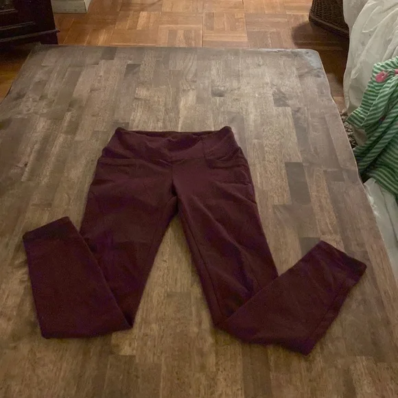Athleta great stretchy yoga pants with great front and back pockets! - Picture 2 of 14